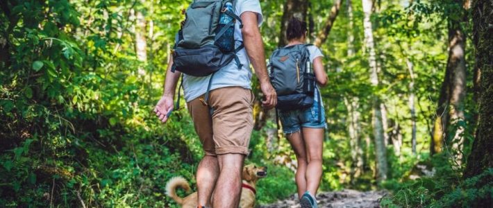 4 Hälsofördelar med att vandra och träna utomhus